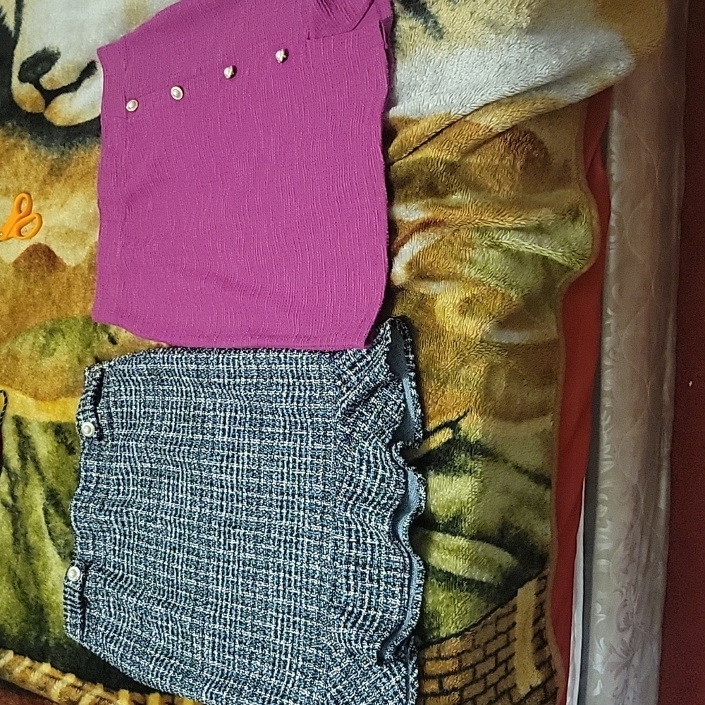Messini brand skirts size large and petit large